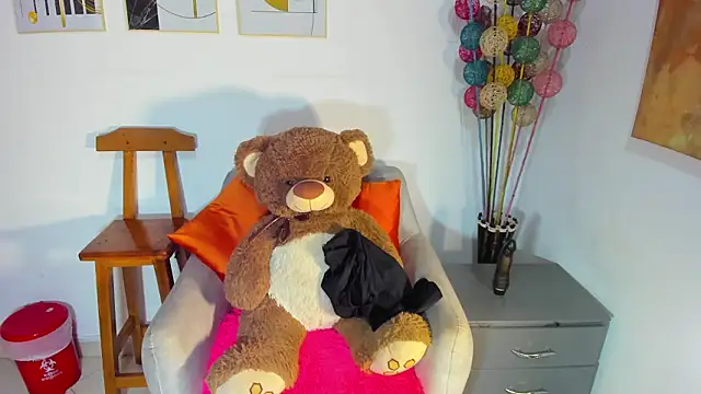 helena copper  online show from 03-26-26, 03:16