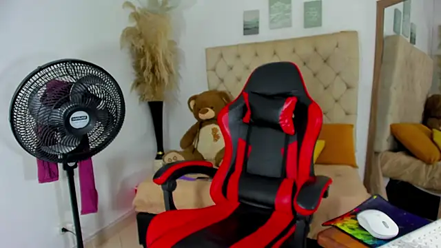 Snapshot of helena_copper_ chatting on 02-13-26, 04:34 helena copper online show from 02-13-26, 04:34