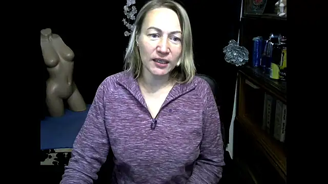 wLESLYMOSw online show from 10-03-25, 08:05