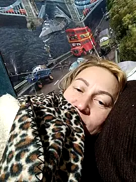 wLESLYMOSw online show from 10-12-25, 06:31