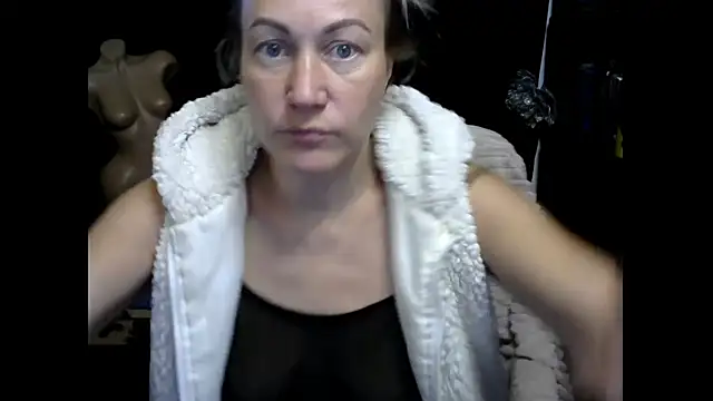 wLESLYMOSw online show from 09-19-25, 08:40