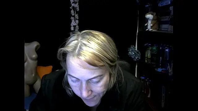 wLESLYMOSw online show from 10-31-25, 05:09