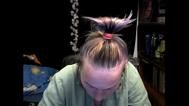 wLESLYMOSw online show from 09-12-25, 08:03