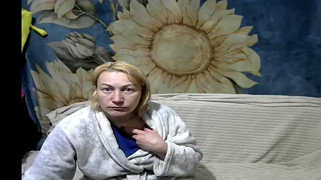wLESLYMOSw online show from 04-08-26, 11:55