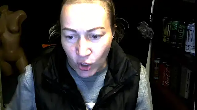 wLESLYMOSw online show from 11-18-25, 10:07