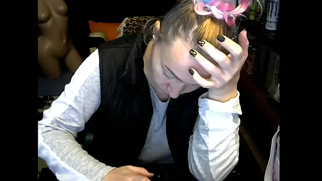 wLESLYMOSw online show from 12-02-25, 09:00