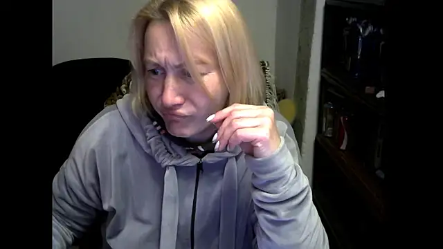 wLESLYMOSw online show from 04-22-26, 05:53