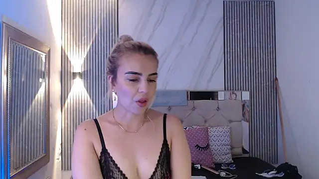 ashley  tylor online show from 04-30-26, 08:57