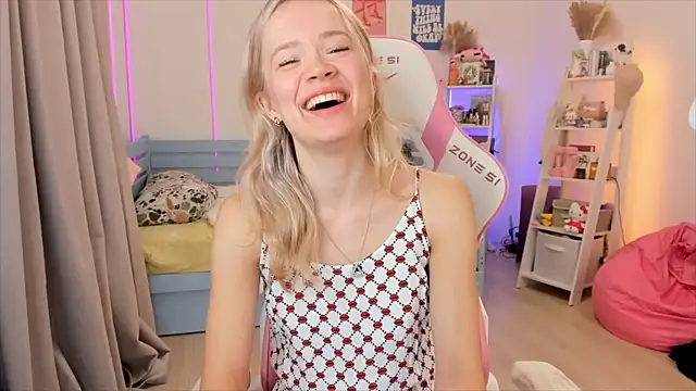 Lily Young online show from 11-27-25, 05:52