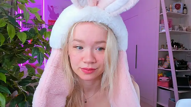 Lily Young online show from 04-04-26, 03:13