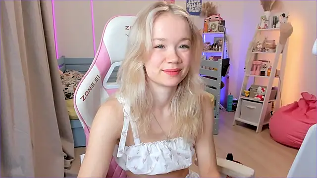 Lily Young online show from 11-26-25, 06:02