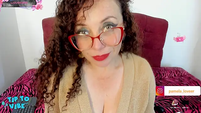 Snapshot of pamela_bell chatting on 11-18-25, 09:18 pamela bell online show from 11-18-25, 09:18