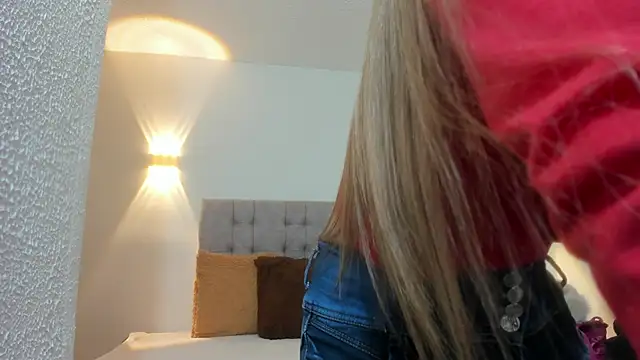 Carolina hernandez22 online show from 09-30-25, 12:00