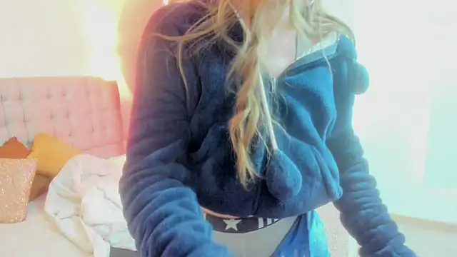 Carolina hernandez22 online show from 10-22-25, 12:26