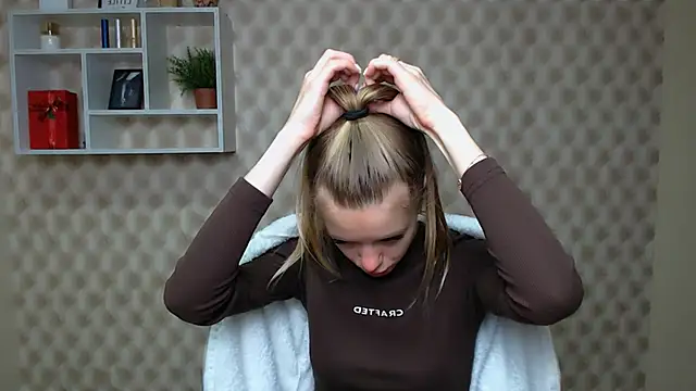 AliceFlirtt  online show from 10-10-25, 07:53