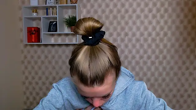 AliceFlirtt  online show from 10-28-25, 08:35