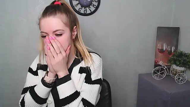 AliceFlirtt  online show from 03-06-25, 11:36