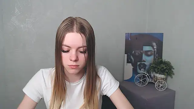 AliceFlirtt  online show from 03-18-25, 03:22