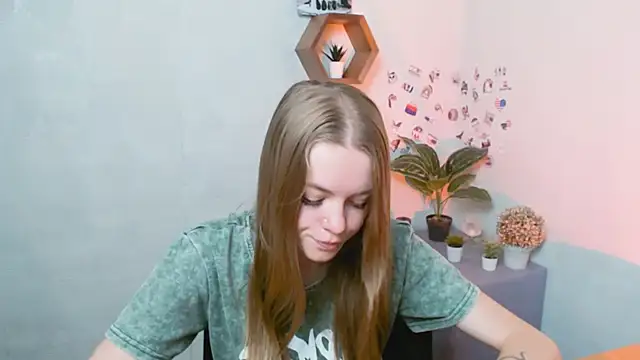 AliceFlirtt  online show from 09-19-25, 08:51