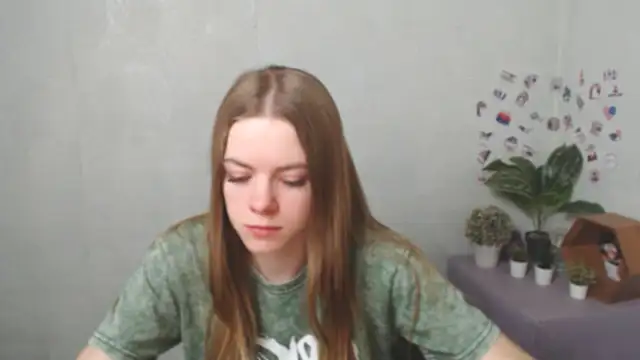 AliceFlirtt  online show from 12-22-25, 10:15