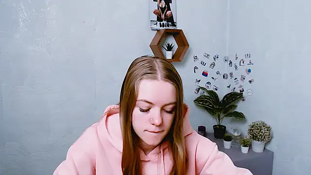 AliceFlirtt  online show from 09-20-25, 07:13