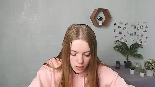 AliceFlirtt  online show from 09-26-25, 07:15