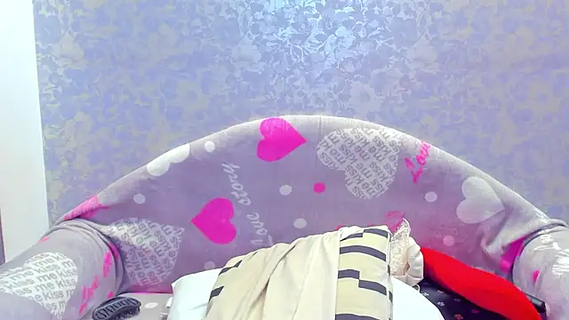 Vanessa Florence online show from 10-31-25, 01:24