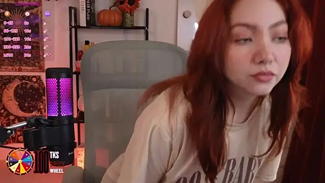 Snapshot of LilyVelvett chatting on 10-03-25, 02:59 LilyVelvett online show from 10-03-25, 02:59