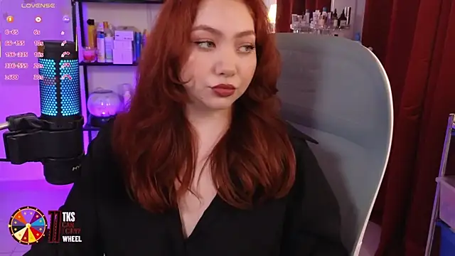 Snapshot of LilyVelvett chatting on 09-13-25, 04:45 LilyVelvett online show from 09-13-25, 04:45