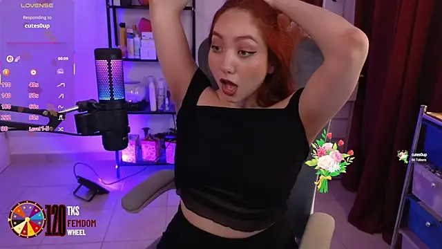 Snapshot of LilyVelvett chatting on 09-16-25, 03:40 LilyVelvett online show from 09-16-25, 03:40