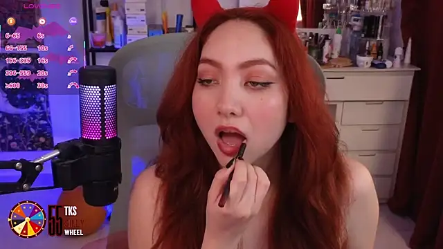 Snapshot of LilyVelvett chatting on 10-23-25, 04:00 LilyVelvett online show from 10-23-25, 04:00