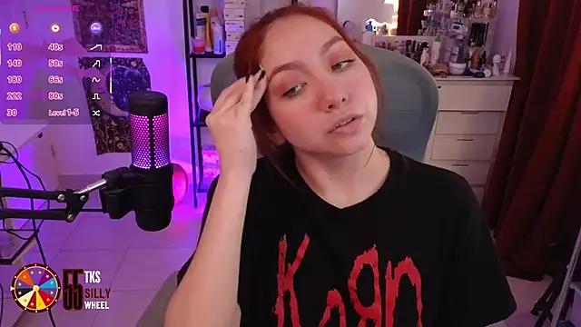 Snapshot of LilyVelvett chatting on 10-22-25, 03:50 LilyVelvett online show from 10-22-25, 03:50