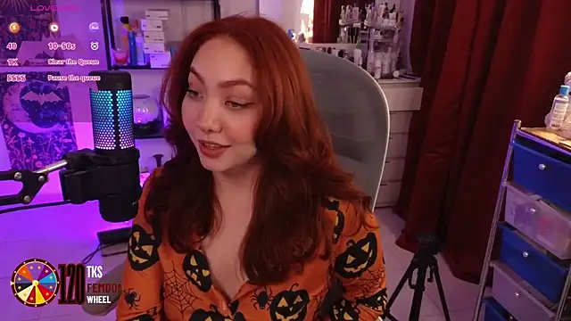 Snapshot of LilyVelvett chatting on 10-16-25, 03:37 LilyVelvett online show from 10-16-25, 03:37