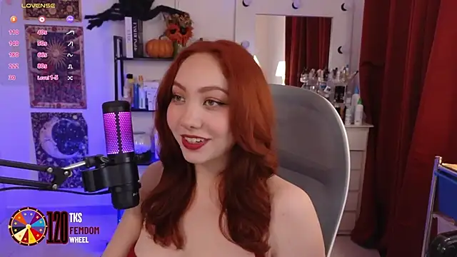 Snapshot of LilyVelvett chatting on 10-01-25, 02:06 LilyVelvett online show from 10-01-25, 02:06