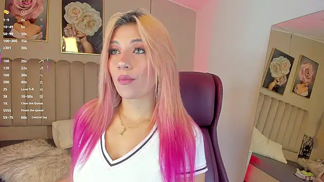 Snapshot of Emma_Thompsson chatting on 10-31-25, 08:49 Emma Thompsson online show from 10-31-25, 08:49