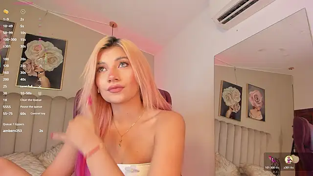 Snapshot of Emma_Thompsson chatting on 10-28-25, 02:01 Emma Thompsson online show from 10-28-25, 02:01