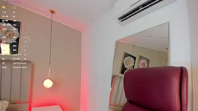 Snapshot of Emma_Thompsson chatting on 11-04-25, 01:31 Emma Thompsson online show from 11-04-25, 01:31