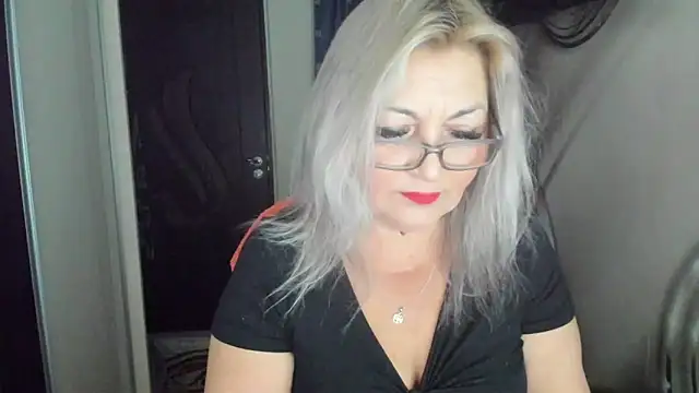 Snapshot of IryshAlice chatting on 10-06-25, 12:01 IryshAlice online show from 10-06-25, 12:01