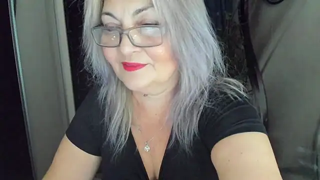 Snapshot of IryshAlice chatting on 10-17-25, 10:44 IryshAlice online show from 10-17-25, 10:44