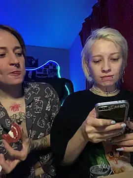 Dooubletroublee online show from 12-16-25, 01:21