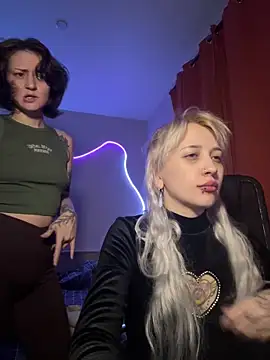 Dooubletroublee online show from 04-18-26, 11:05