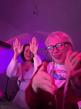 Dooubletroublee online show from 05-07-26, 11:52