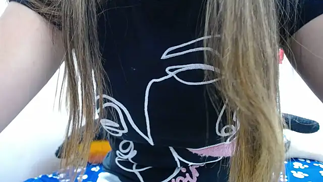 Luna girlhot  online show from 05-08-26, 05:50