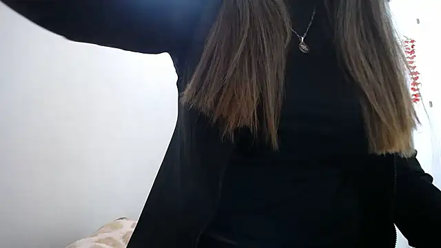 Luna girlhot  online show from 04-13-26, 06:23