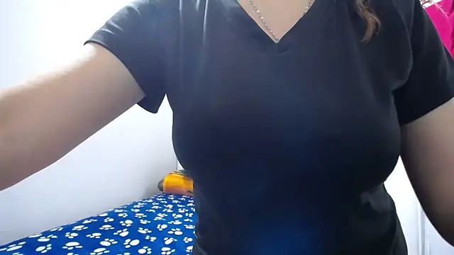 Luna girlhot  online show from 03-04-26, 04:04