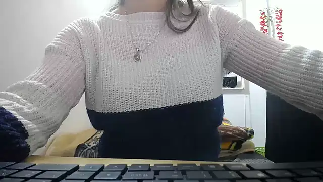 Luna girlhot  online show from 06-03-26, 06:12