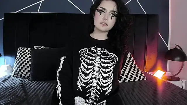 Adeelinee online show from 03-18-25, 10:48