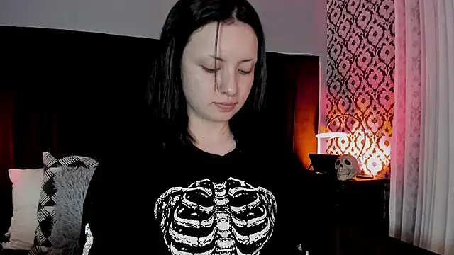 Adeelinee online show from 05-18-26, 06:34