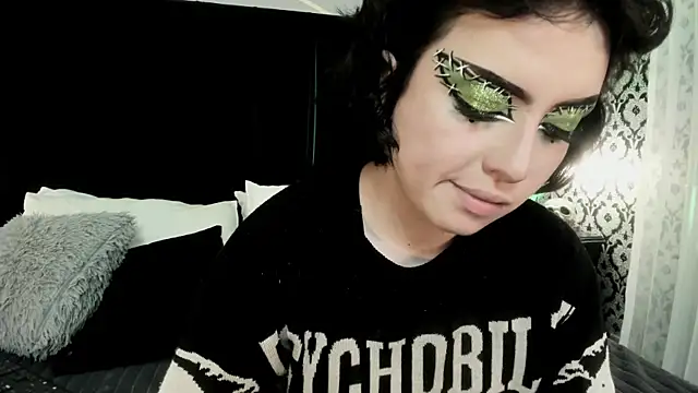 Adeelinee online show from 10-21-25, 07:57