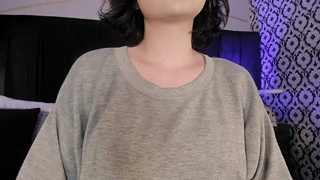 Adeelinee online show from 12-19-25, 07:38